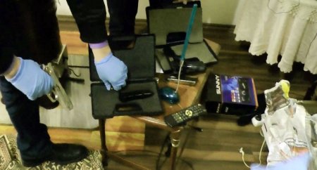 Yakalanmamak için çaldıkları otomobilleri yakmışlar