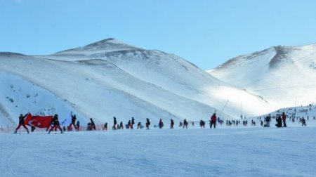 Yakutiye'de öğrenciler kayak sporunu öğrendi