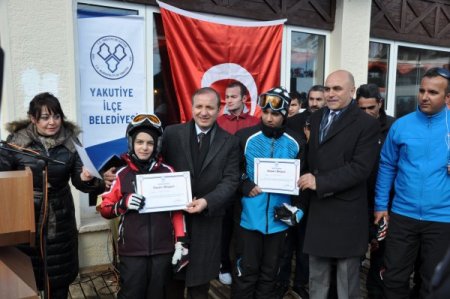 Yakutiye'de öğrenciler kayak sporunu öğrendi