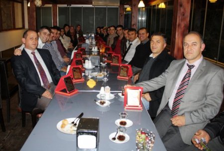 Yalıköy İlköğretim Okulu öğretmenlerine plaket verildi