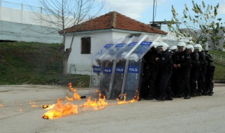 Yalova Emniyeti'nden personele ‘Toplumsal Olaylara Müdahale Eğitimi’
