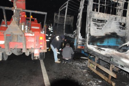 Yalova-İzmit D100 karayolunda TIR yangını