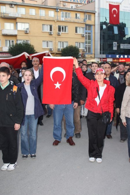 Yalova Tek Yürek Oldu