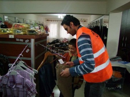 Yalova Üniversitesi'nin gönüllü öğrencileri Bursa’da yardım dağıttı