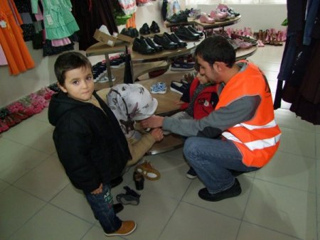 Yalova Üniversitesi'nin gönüllü öğrencileri Bursa’da yardım dağıttı