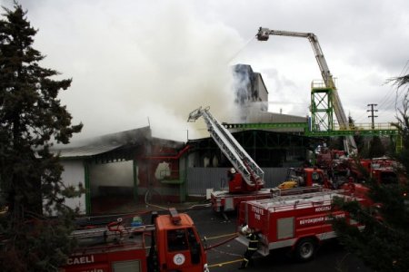 Yalova'da elyaf fabrikasındaki yangın kontrol altına alındı