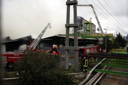 Yalova'da elyaf fabrikasındaki yangın kontrol altına alındı