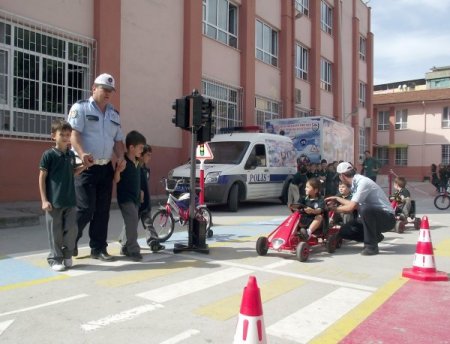 Yalova'da öğrenciler trafik eğitiminden geçiyor