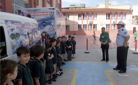 Yalova'da öğrenciler trafik eğitiminden geçiyor