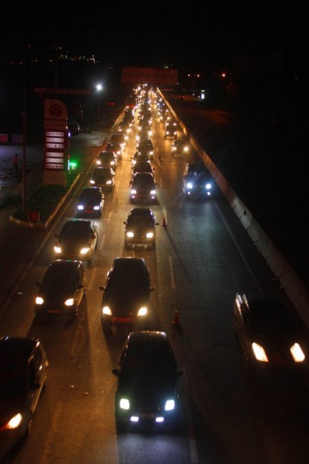 Yalova’da trafik çilesi 20 kilometreyi aştı
