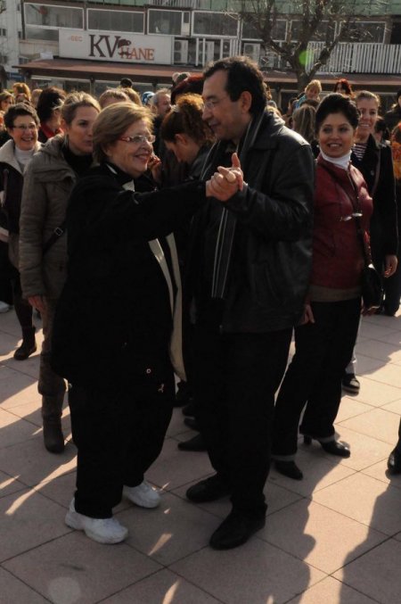 Yalovalı kadınlardan danslı protesto