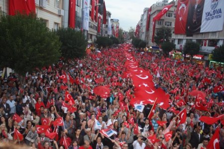 Yalovalılardan Cumhuriyet Bayramı'nda büyük bayrak yürüyüşü