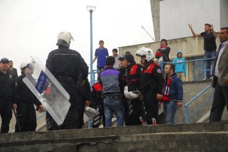 Yalovaspor ve Çiftlikköy Belediyespor maçında arbede