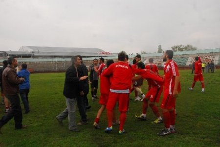 Yalovaspor ve Çiftlikköy Belediyespor maçında arbede