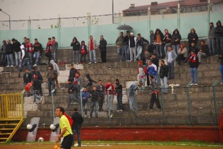 Yalovaspor ve Çiftlikköy Belediyespor maçında arbede