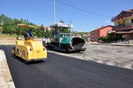 Yalvaç'ta Sıcak Asfalt Çalışmaları Başladı