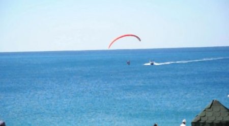 Yamaç Paraşütü Pilotunun Denize Düşme Anı Kameralar Tarafından Kaydedildi