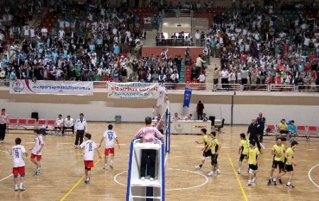 Yamanlar Karşıyaka, voleybolda Türkiye Şampiyonu oldu