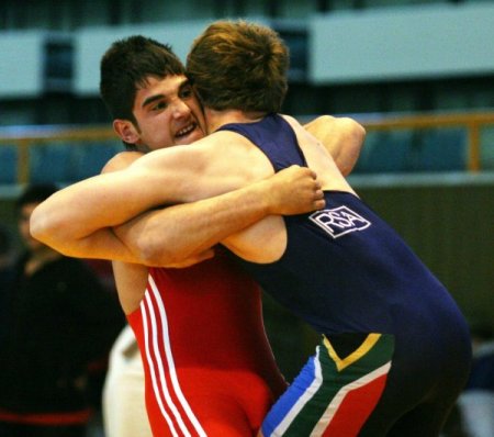 Yamanlar öğrencileri güreşte yedi uluslararası madalya kazandı