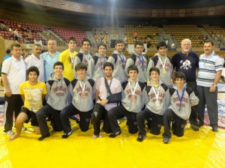 Yamanlar öğrencileri güreşte yedi uluslararası madalya kazandı