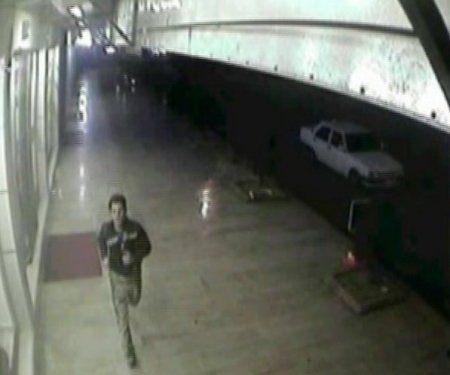 Yan Dükkanın Duvarını Delerek Kuyumcuya Girdi