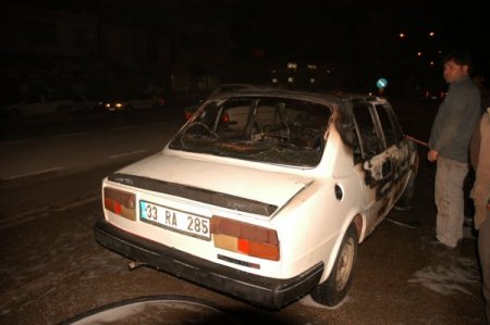 Yanan aracından son anda atladı