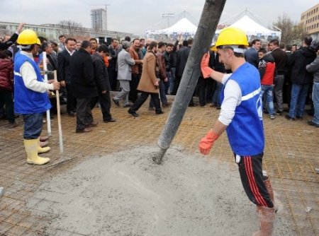 Yanan çarşının esnafı, temel atma ile sevindi