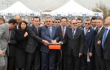 Yanan çarşının esnafı, temel atma ile sevindi