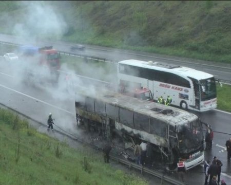 Yanan otobüsteki 40 yolcuyu tahliye eden şoför, faciayı önledi