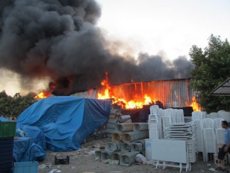 Yanan Plastik Dükkânında Büyük Maddi Hasar Var