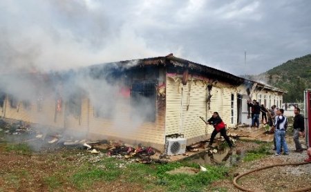 Yanan prefabrik okulun yerine 16 derslikli yeni okul yapılacak