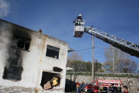 Yangın tatbikatında son teknoloji köpük cihazı da test edildi