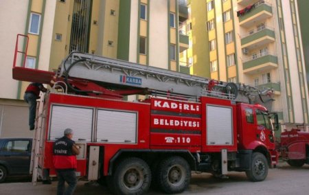 Yangına geç müdahale eden itfaiyeye vatandaştan tepki