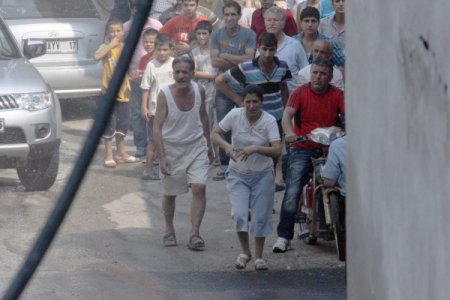 Yangına terasta bağlı olarak yakalanan 'Karabaş' isimli köpek sağ kurtuldu