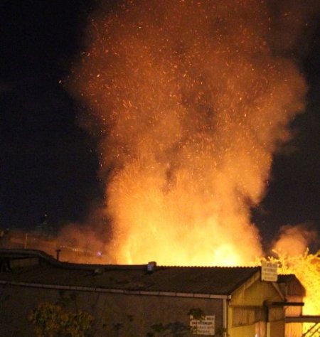 Yangına uykusunda yakalanan vatandaş son anda kurtuldu