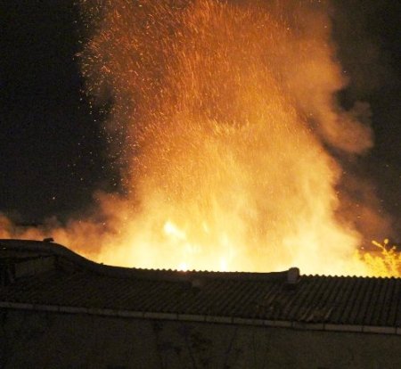 Yangına uykusunda yakalanan vatandaş son anda kurtuldu