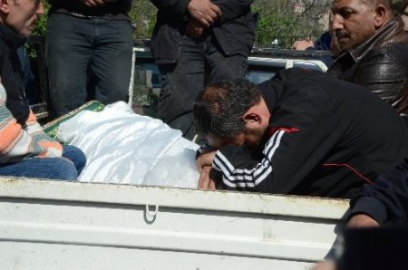 Yangında annesinin 4. kattan attığı çocuğun cenazesi toprağa verildi