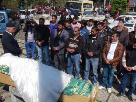 Yangında annesinin 4. kattan attığı çocuğun cenazesi toprağa verildi