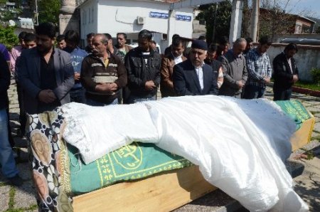 Yangında annesinin 4. kattan attığı çocuğun cenazesi toprağa verildi