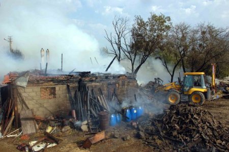 Yangında bütün varlığı yandı