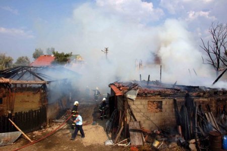 Yangında bütün varlığı yandı