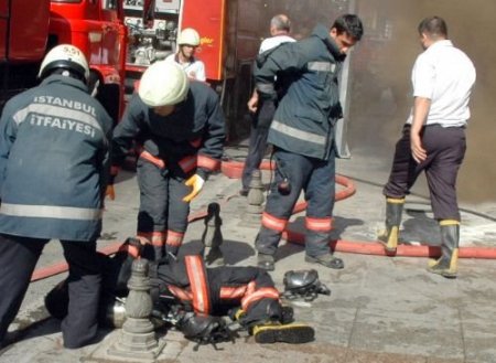 Yangında Can Veren İtfaiye Erinin Son Anları Objektiflere Böyle Yansıdı
