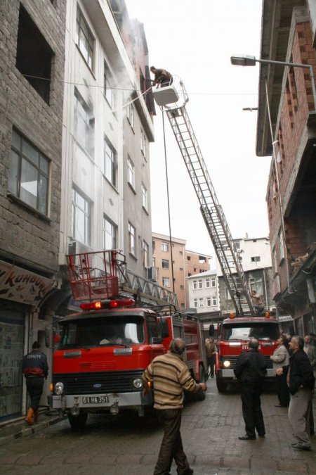 Yangında Hastaneye Kaldırılan 7 Kişinin Hayati Tehlikesi Bulunmuyor