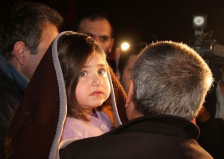 Yangında Mahsur Kalan Anne Baba Ve Çocukları Son Anda Kurtarıldı