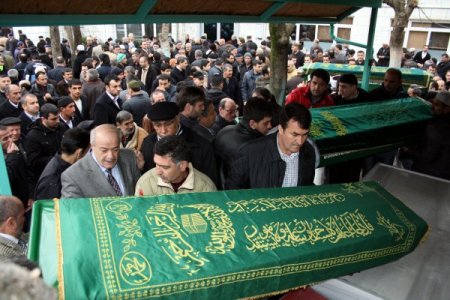 Yangında ölen iki kız kardeş ve halaları gözyaşlarıyla uğurlandı