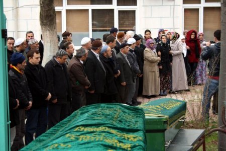 Yangında ölen iki kız kardeş ve halaları gözyaşlarıyla uğurlandı