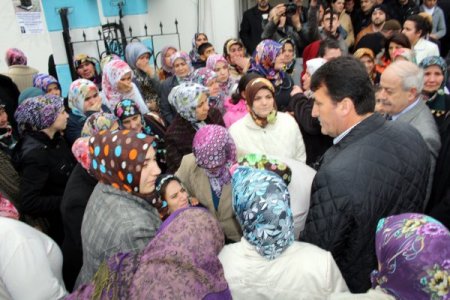 Yangında ölen iki kız kardeş ve halaları gözyaşlarıyla uğurlandı