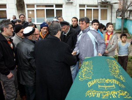 Yangında ölen iki kız kardeş ve halaları gözyaşlarıyla uğurlandı