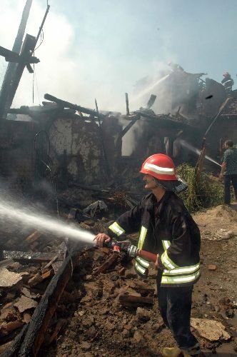 Yangında Üç Ev Kül Oldu