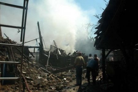 Yangında Üç Ev Kül Oldu